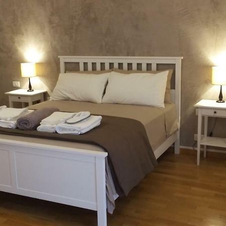 לינה וארוחת בוקר קסטלנואובו דל גארדה Residenza Leon מראה חיצוני תמונה